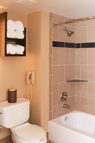 Foto del baño de Hotel Peacock Suites
