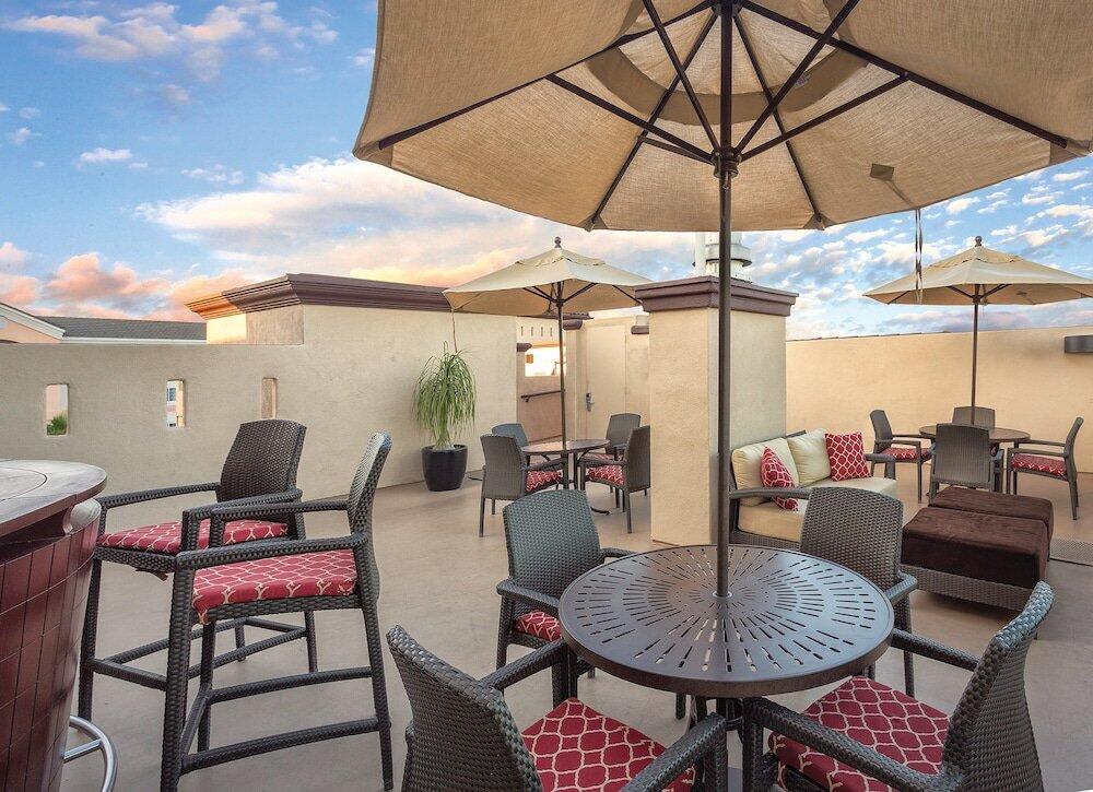 Foto del exterior de Hotel Peacock Suites