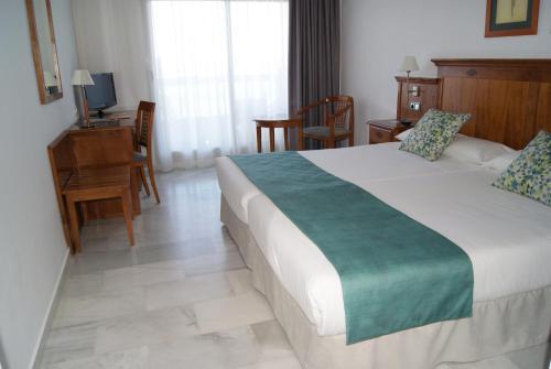 Foto de una habitación de BQ Andalucia Beach Hotel