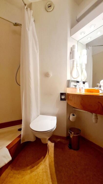 Foto del baño de Geographotel Paris-Roissy CDG Airport