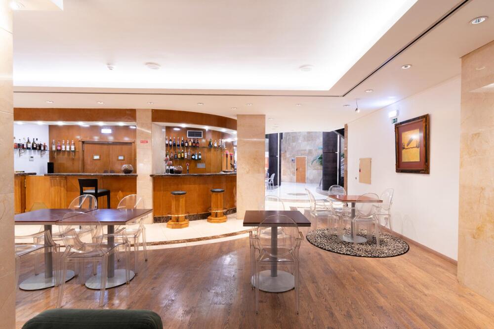 Foto de restauración de SANA Reno Hotel