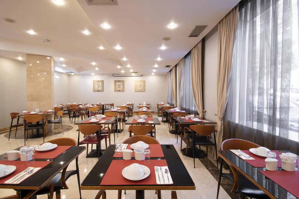 Foto de restauración de SANA Reno Hotel