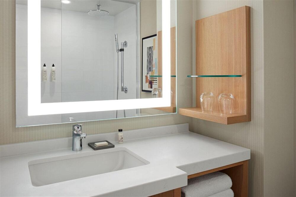 Foto del baño de Delta Hotels Calgary Airport In-Terminal
