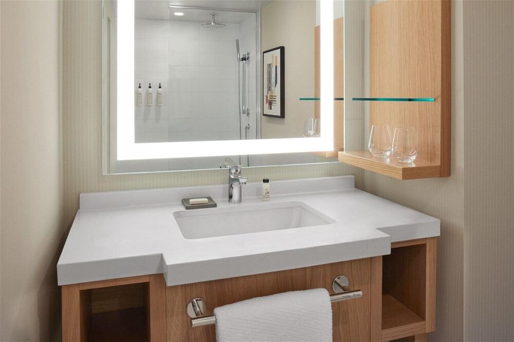 Foto del baño de Delta Hotels Calgary Airport In-Terminal