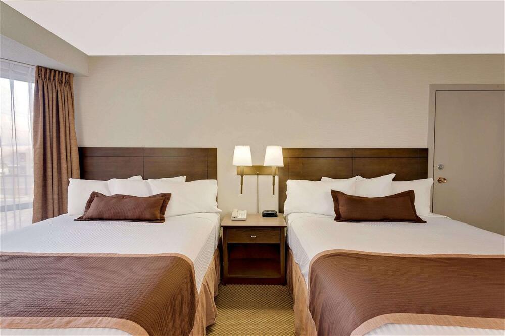 Foto de una habitación de Hotel Ramada by Wyndham Kamloops