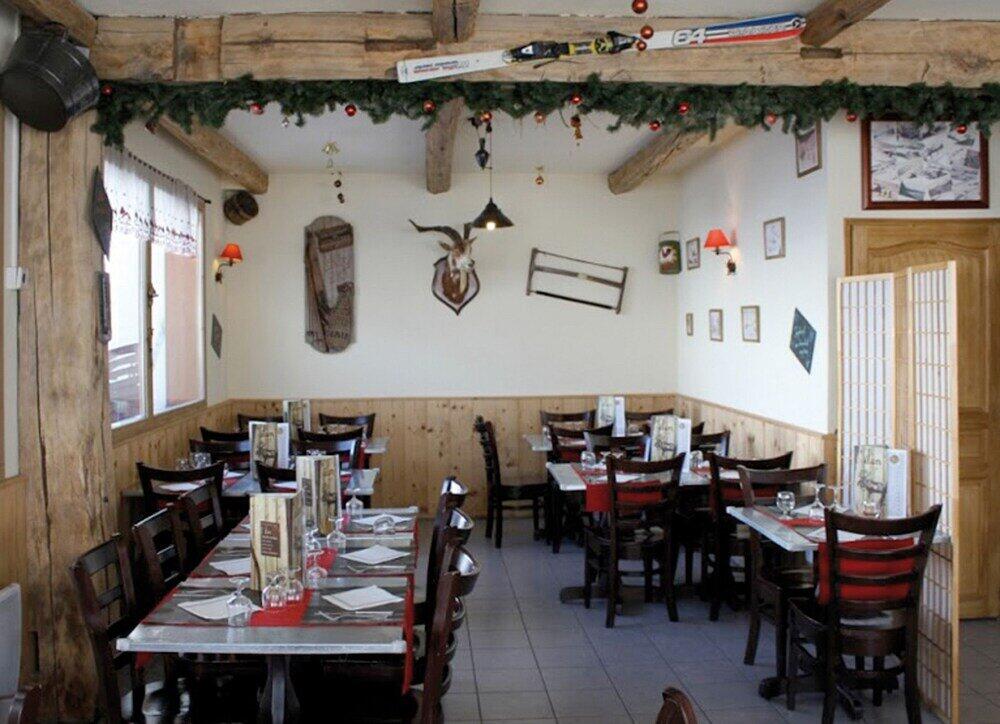 Foto de restauración de Camping Lagrange Vacances Les Hauts de Comborcière