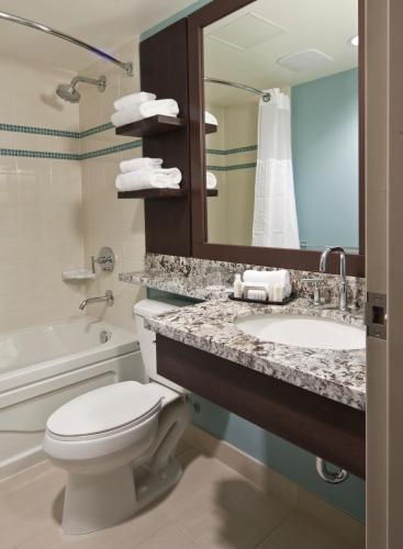 Foto del baño de Aava Whistler Hotel