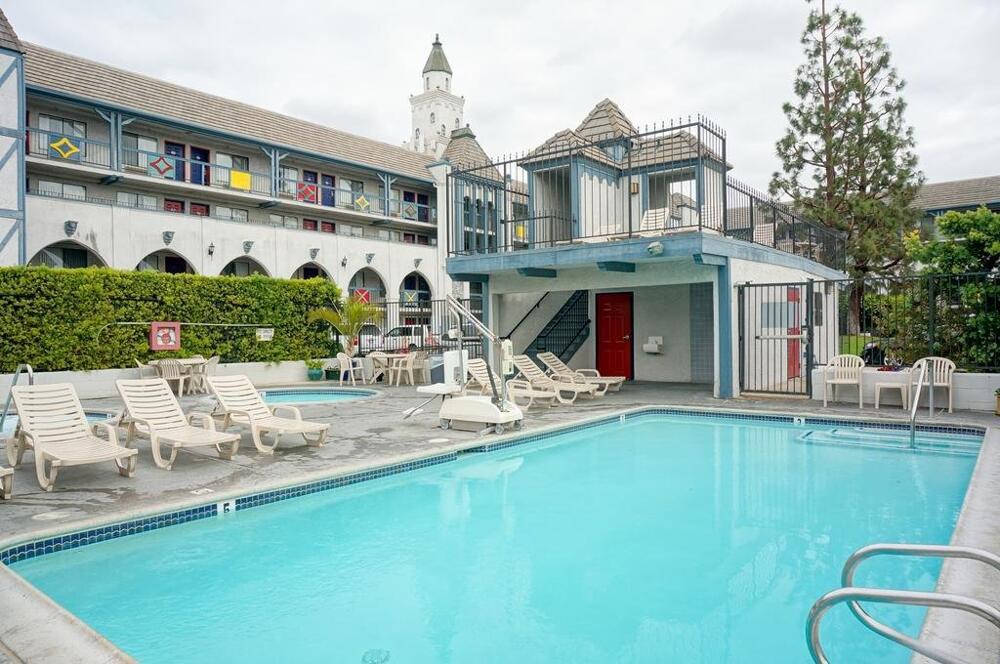Foto de los servicios de Hotel Castle Inn and Suites Anaheim