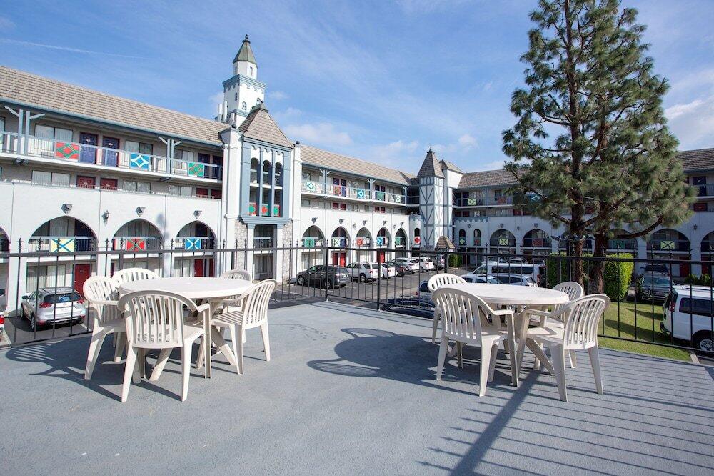 Foto de una habitación de Hotel Castle Inn and Suites Anaheim