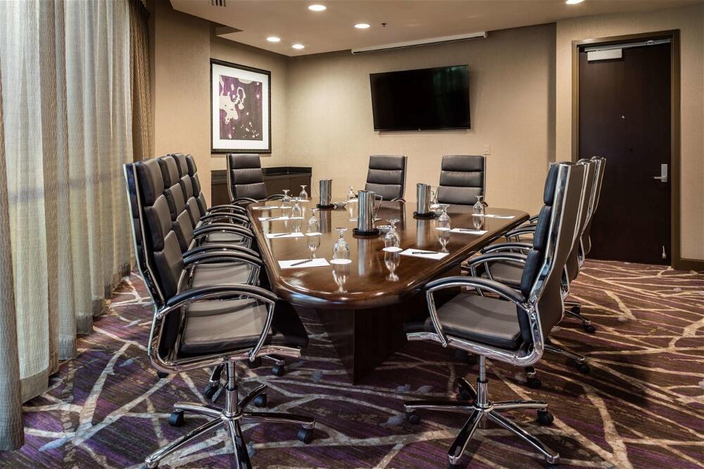 Foto de los servicios de Hotel Embassy Suites Crystal City - National Airport