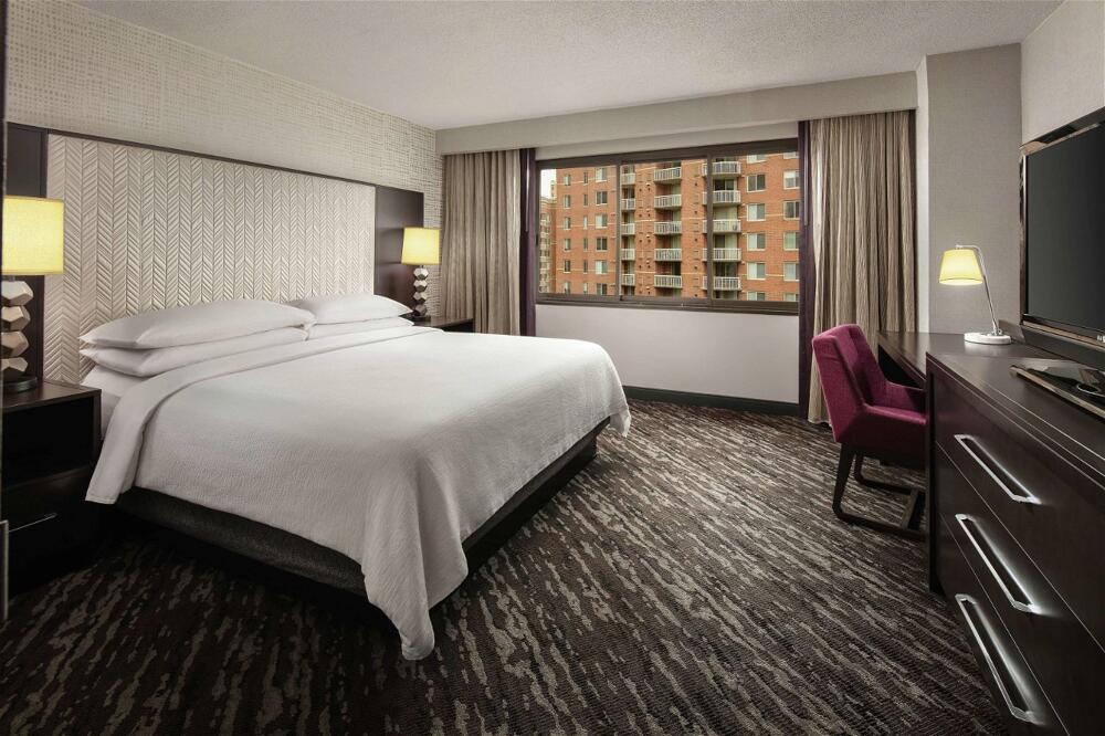 Foto de una habitación de Hotel Embassy Suites Crystal City - National Airport