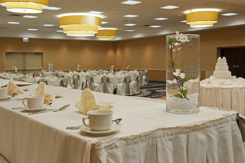 Foto de los servicios de Holiday Inn Chicago - Elk Grove, an IHG Hotel
