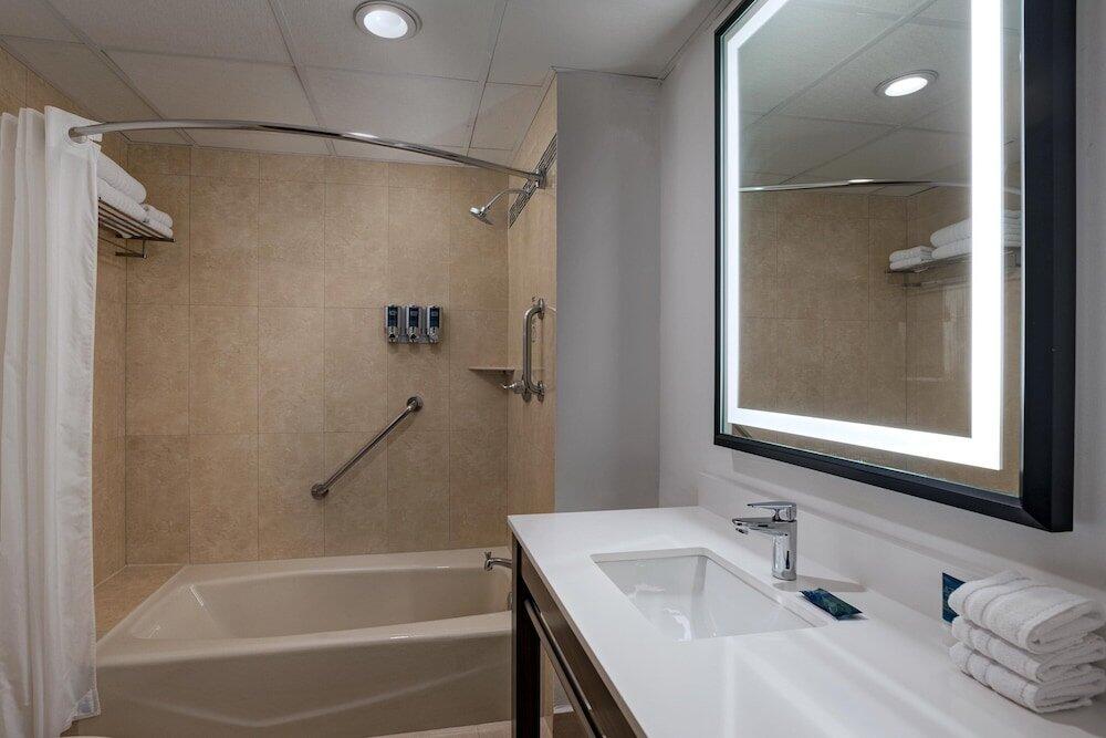 Foto del baño de Hotel Four Points by Sheraton Galerias Monterrey
