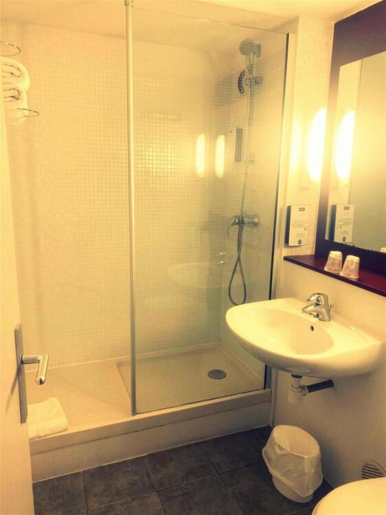 Foto del baño de Kyriad Chantilly Sud - Luzarches