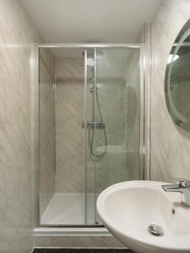Foto del baño de Hotel OYO Townhouse Apollo