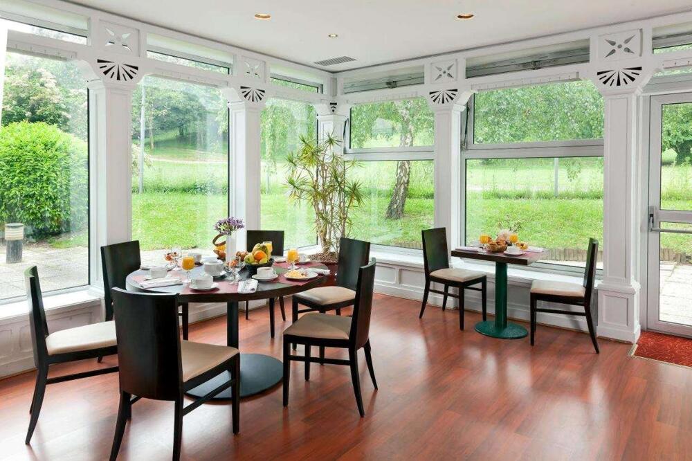 Foto de una habitación de Hotel du Golf Rosny