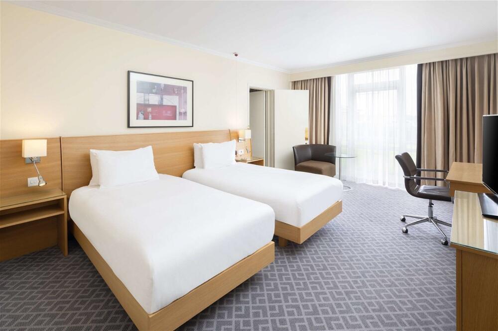 Foto de una habitación de Hilton Northampton Hotel