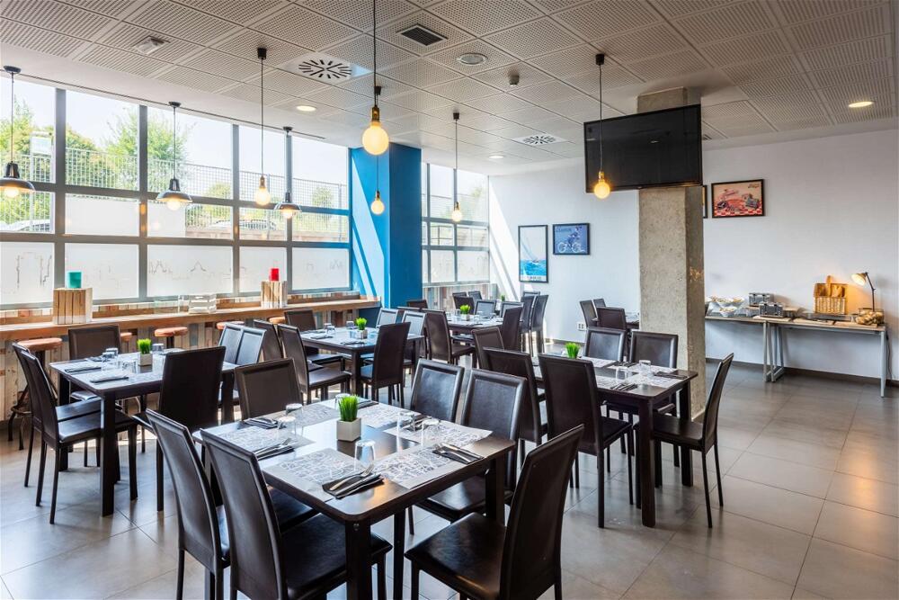 Foto de restauración de Hotel Madrid Airport Suites, Affiliated by Meliá
