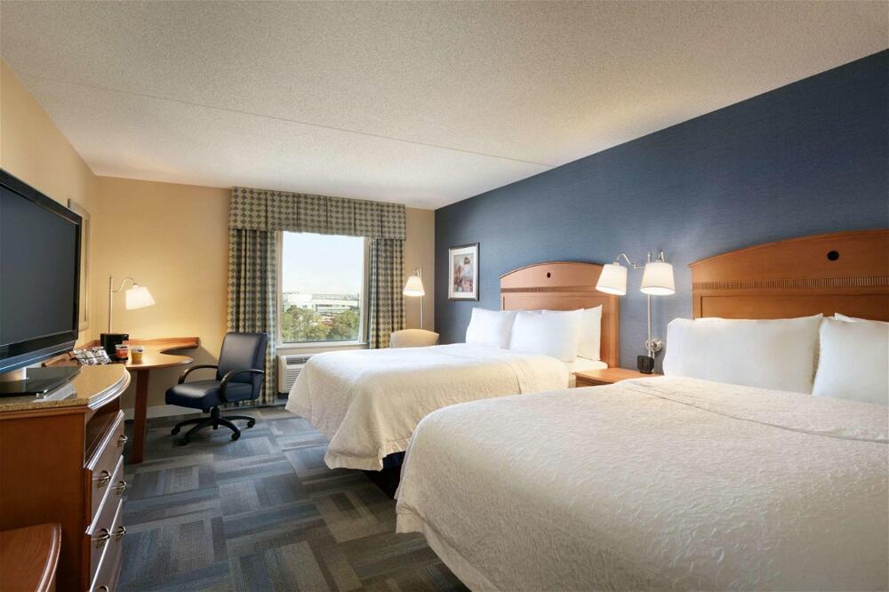 Room – Hotel Hampton Inn New York - LaGuardia Airport