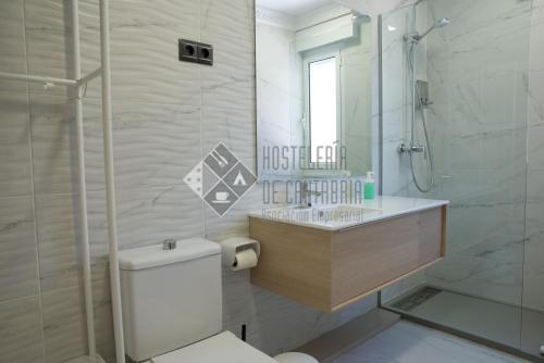 Foto del baño de Apartamentos Las Brisas