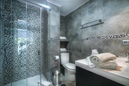 Foto del baño de Apartamentos Las Brisas