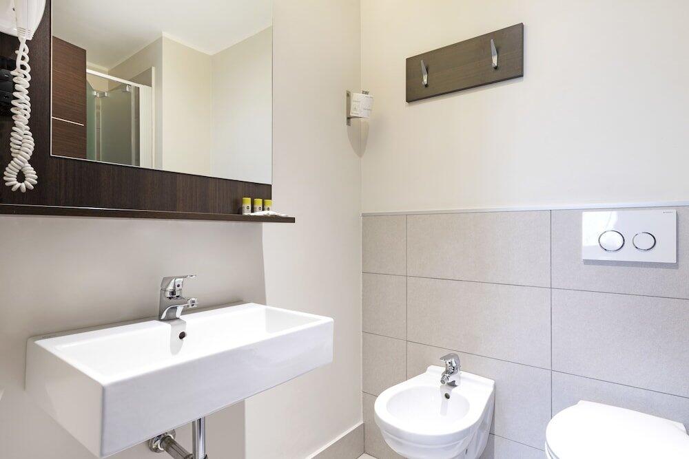 Foto de una habitación de B&amp;amp;B Hotel Bergamo