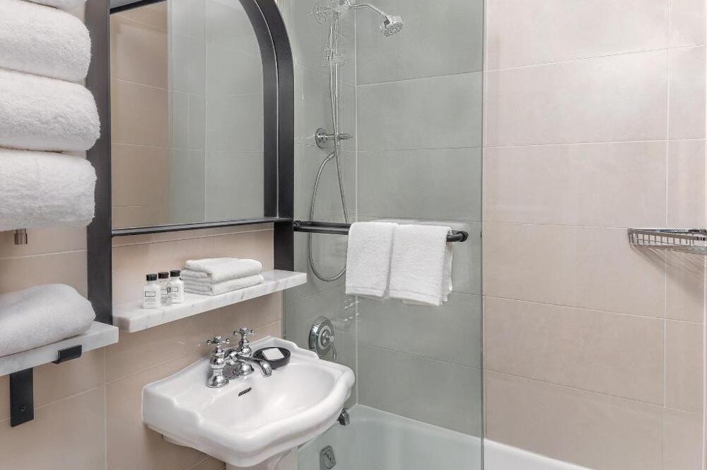 Foto del baño de voco The Franklin New York, an IHG Hotel