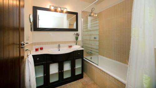 Foto del baño de Apartamentos Leo Isla Canela Selection