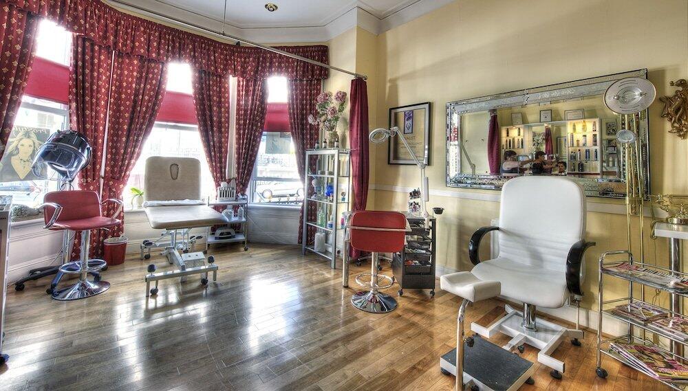 Foto de los servicios de The Albany Lions Hotel