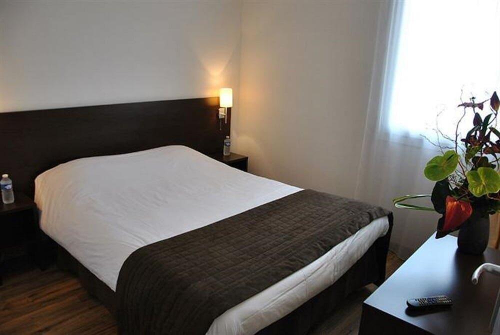 Foto de una habitación de Aparthotel Séjours &amp;amp; Affaires Caen Le Clos Beaumois