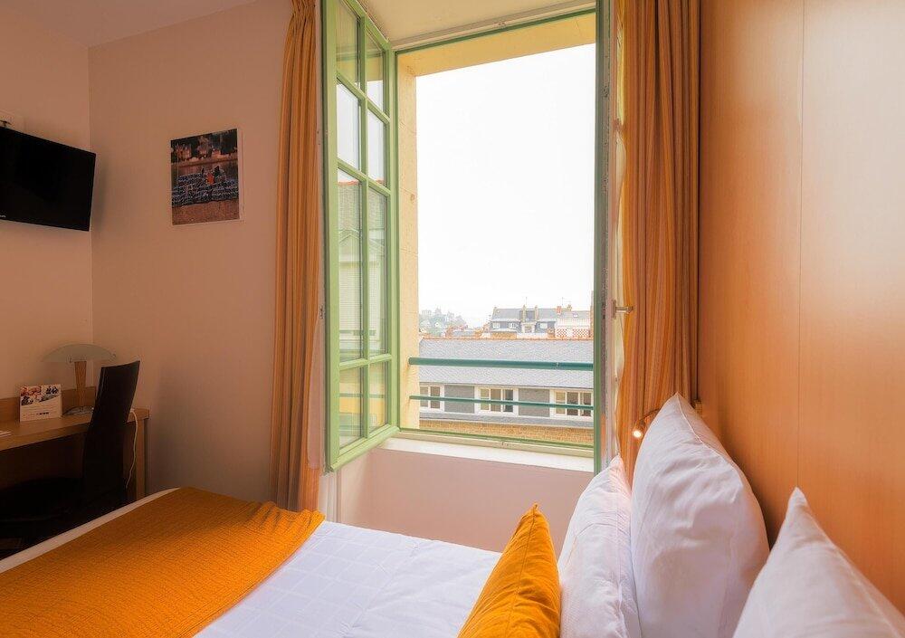 Foto de una habitación de Hotel Balmoral Dinard