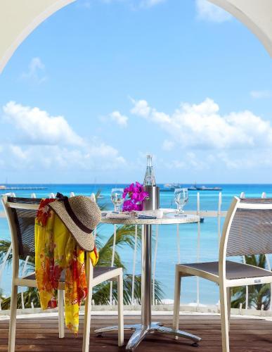 Foto de los servicios de Holland House Beach Hotel