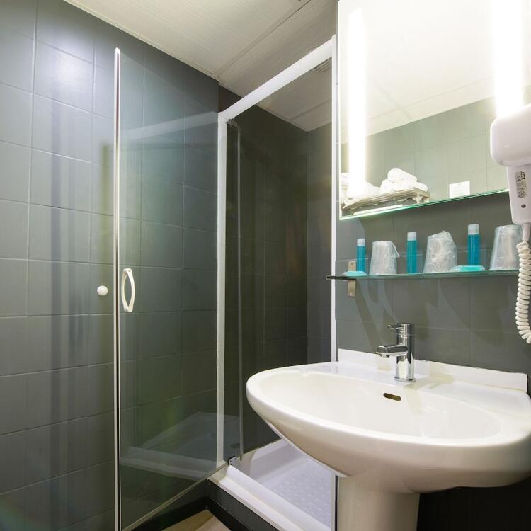 Foto del baño de Hôtel Atrium Mondial