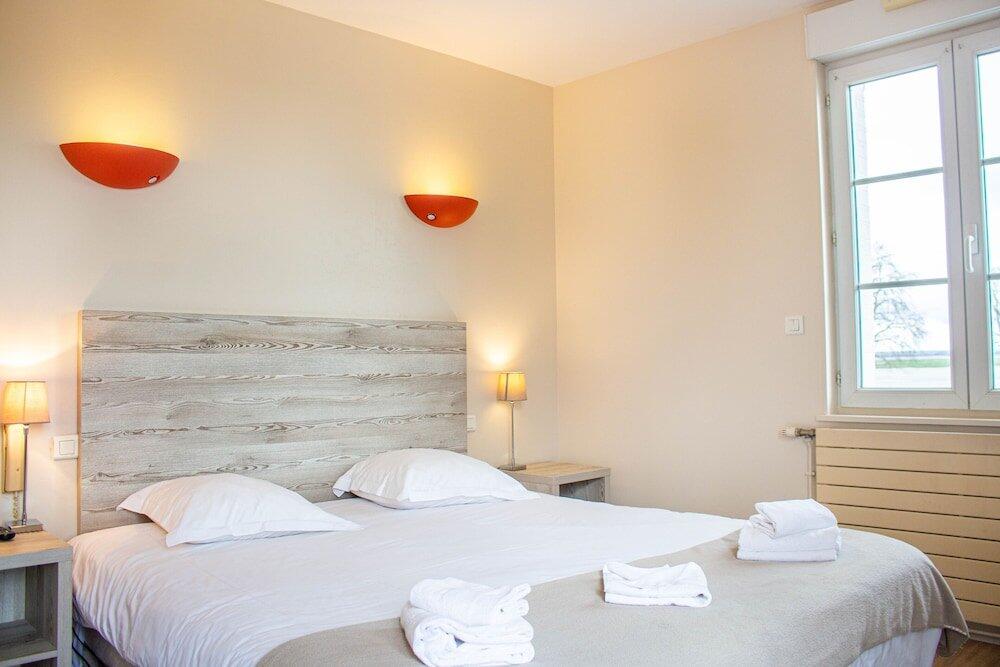 Foto de una habitación de Hotel du Port et des Bains