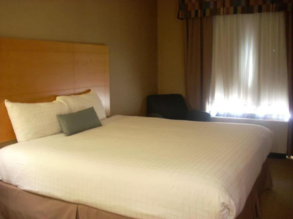 Foto de una habitación de Marco LaGuardia Hotel &amp;amp; Suites