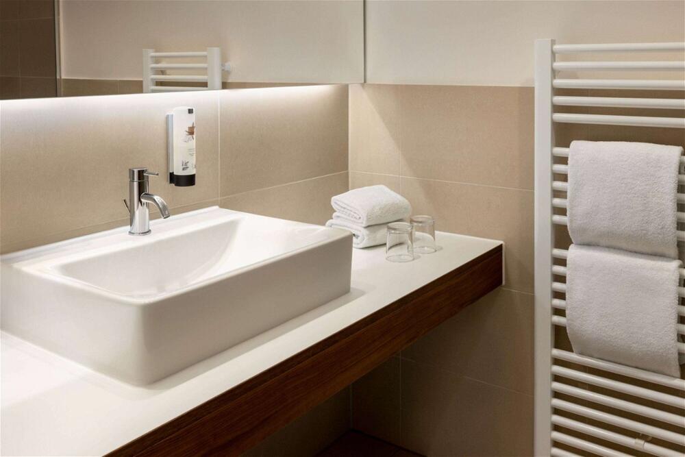 Foto del baño de Hotel Amedia Plaza Dresden, Trademark Collection by Wyndham