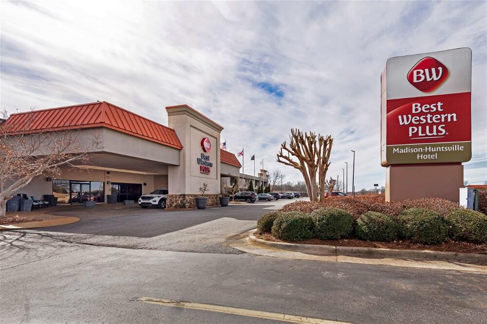 Foto del exterior de Best Western Plus Madison-Huntsville Hotel
