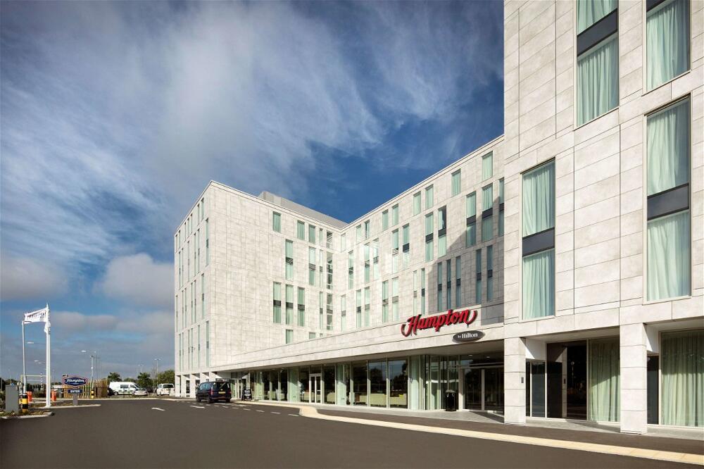 Foto del exterior de Hotel Hampton by Hilton London Stansted Airport