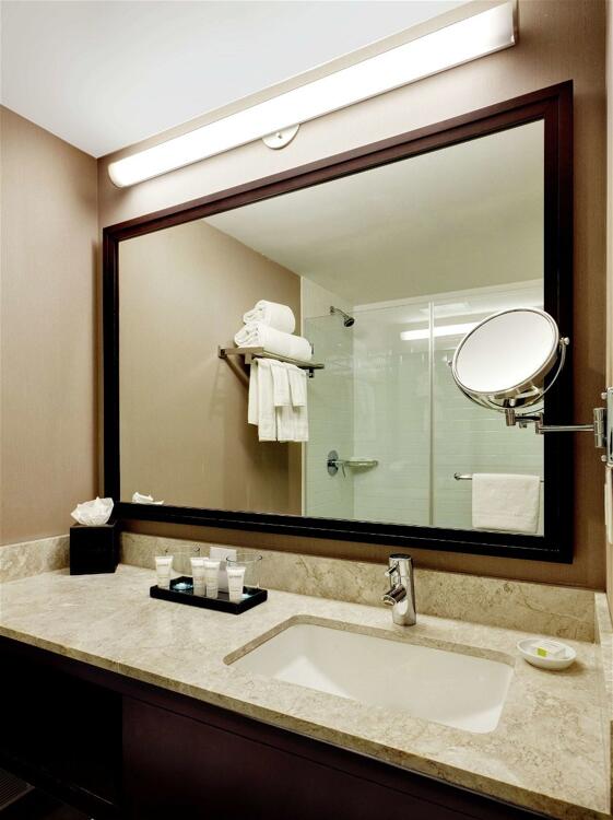 Foto del baño de Distrikt Hotel New York City, Tapestry Collection by Hilton