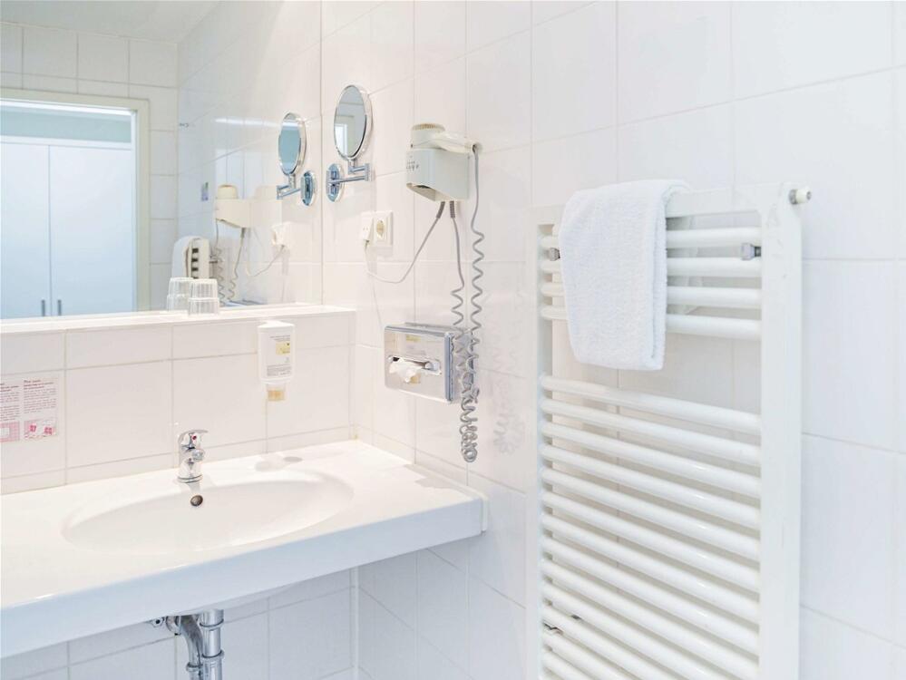Bathroom – Hotel Domicil Hamburg by Golden Tulip