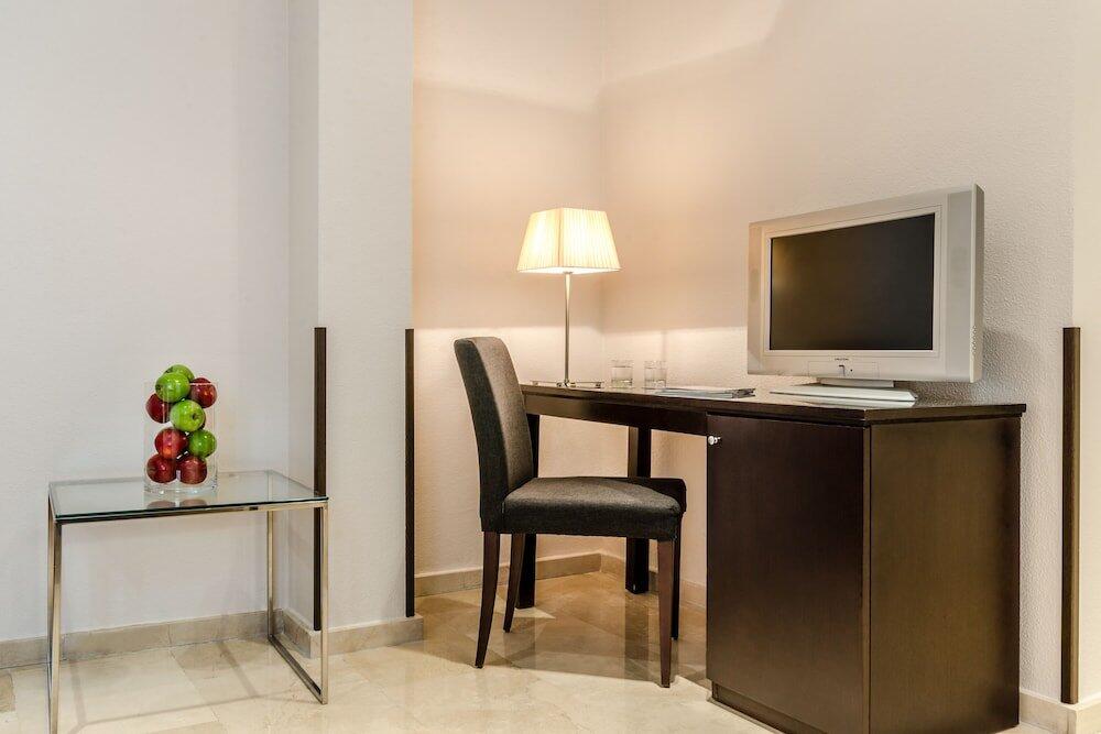 Foto de una habitación de Hotel Exe Suites 33