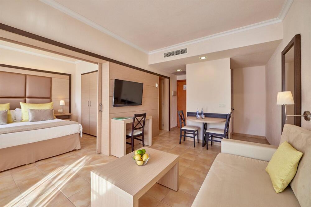 Foto de una habitación de Aparthotel Zafiro Cala Mesquida