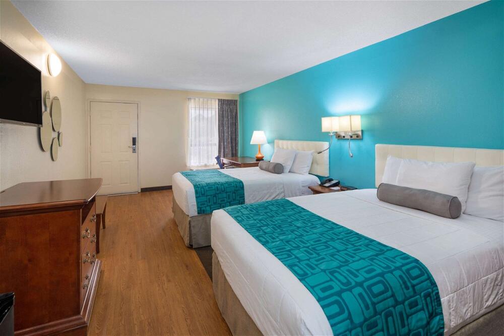 Foto de una habitación de Hotel Howard Johnson by Wyndham Savannah GA