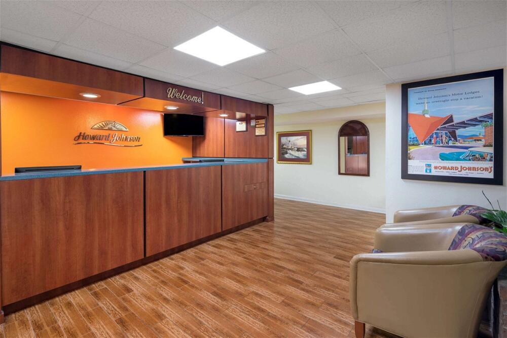 Foto de las zonas nobles de Hotel Howard Johnson by Wyndham Savannah GA