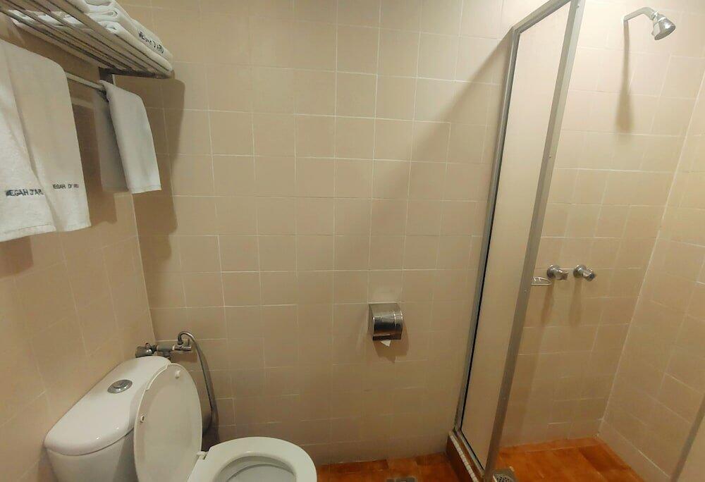 Foto del baño de Megah D&amp;#039;aru Hotel