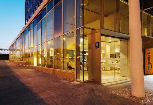 Foto de las zonas nobles de B&amp;amp;B Hotel Barcelona Viladecans