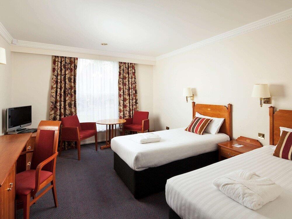 Foto de una habitación de Mercure York Fairfield Manor Hotel