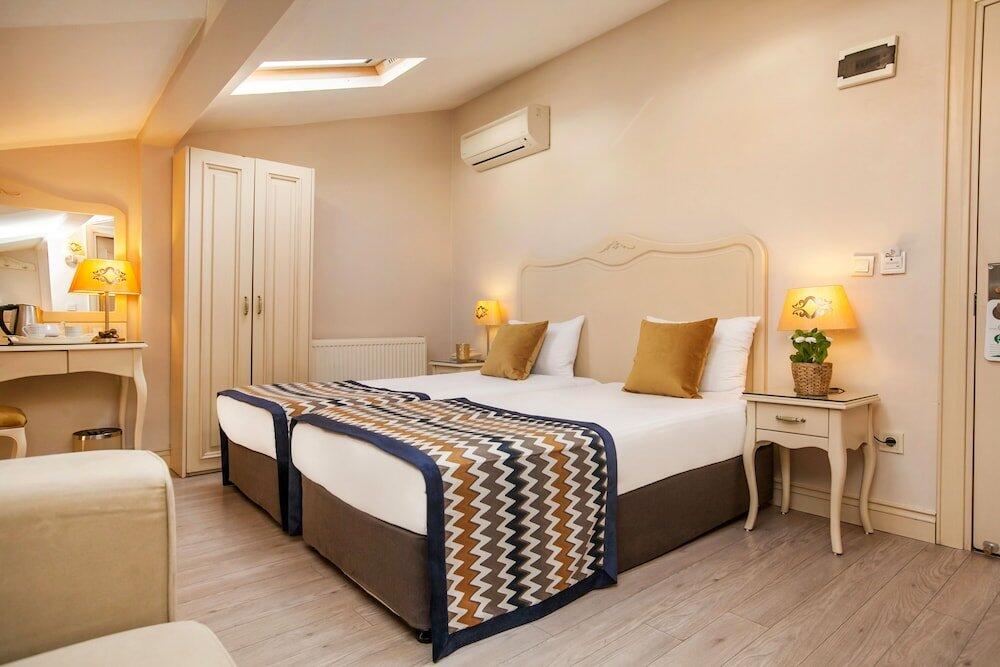 Foto de una habitación de Raymond Hotel