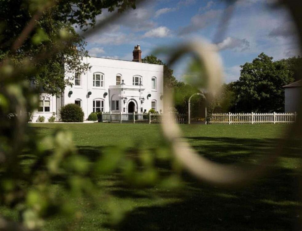 Foto del exterior de Woughton House Hotel