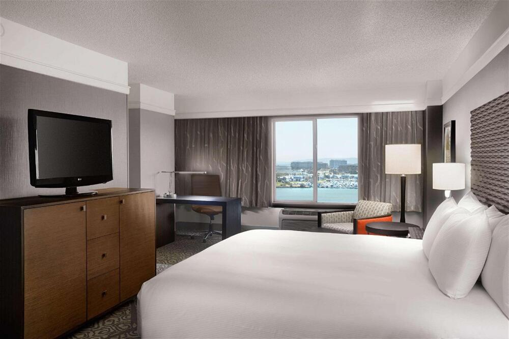 Foto de una habitación de Hotel DoubleTree by Hilton San Francisco Airport North Bayfront